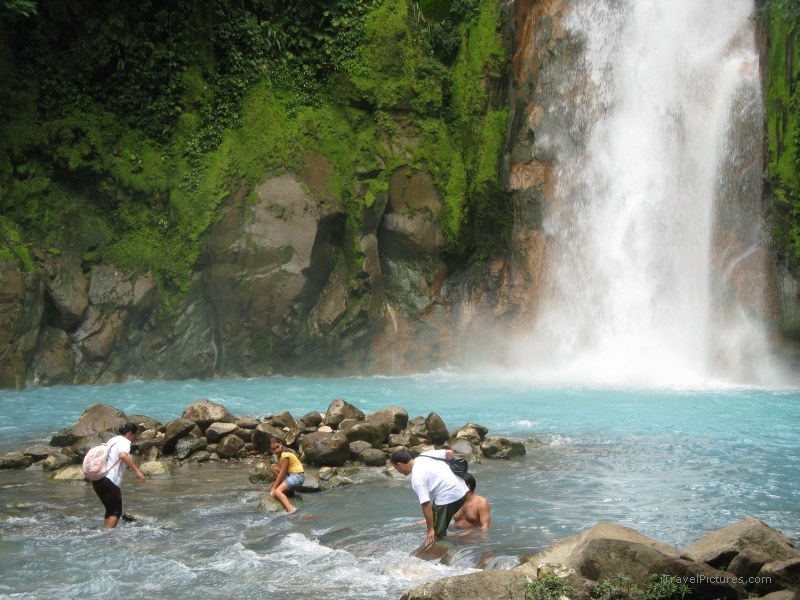 waterfall rio celeste